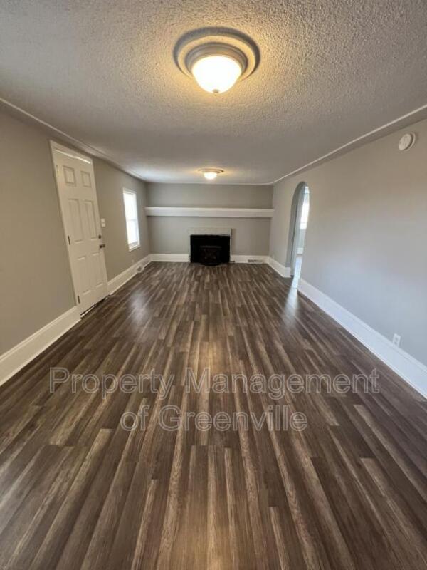 Foto del edificio - 712 Old Grove Rd