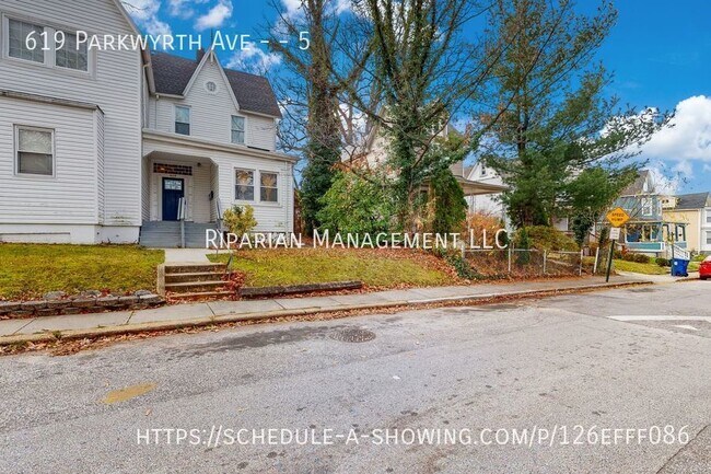 Building Photo - Great 3 Bedroom 2-story Apartment!