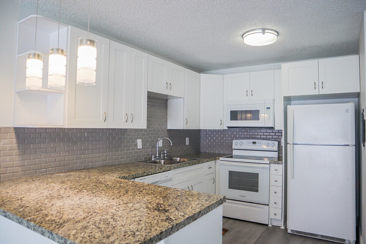 Foto principal - 8005 Lake Dr