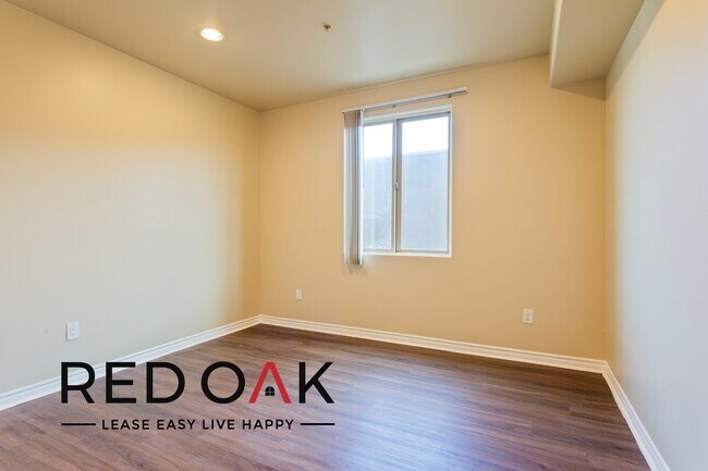 Foto del edificio - Incredible One Bedroom with Central Heat &...
