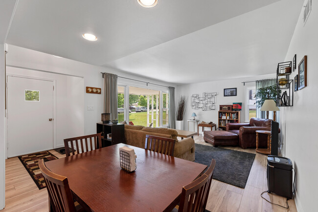 Building Photo - 8317 N Poplar Dr