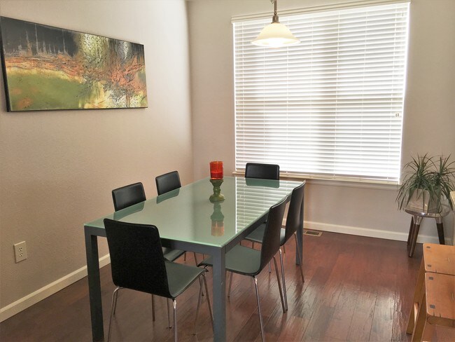 dining room - 7600 E Academy Blvd