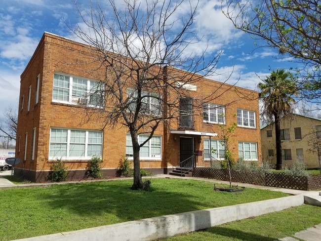 Building Photo - 1409 W Woodlawn Ave