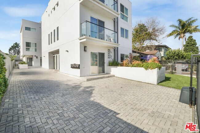 Foto del edificio - 2057 S Garth Ave