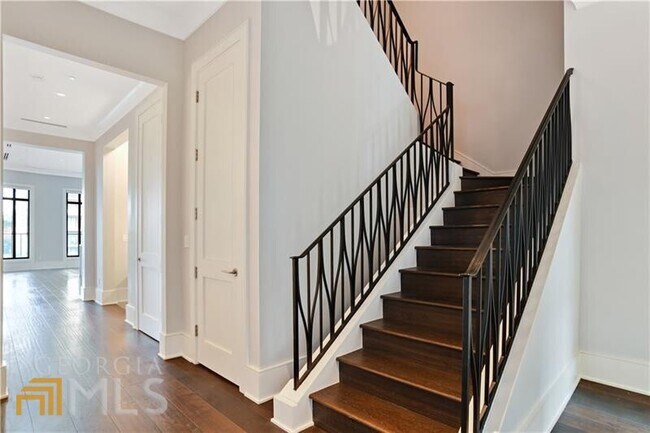 Foto del edificio - 3376 Peachtree Rd NE