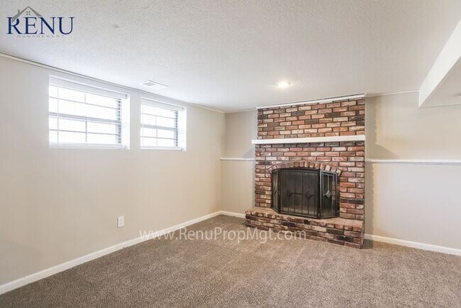 Foto del edificio - This home is available for NO CONTACT SHOW...