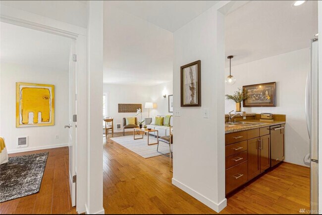 Foto del edificio - 900 Summit Ave E