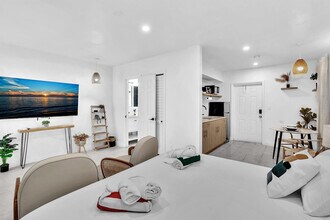 Building Photo - 1941 Washington St