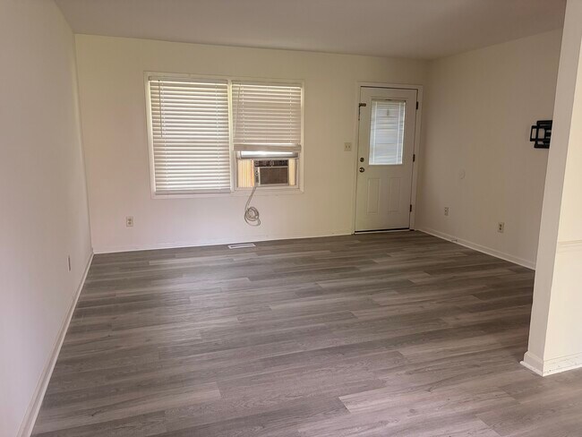 Foto del edificio - 1815 Beach Rd