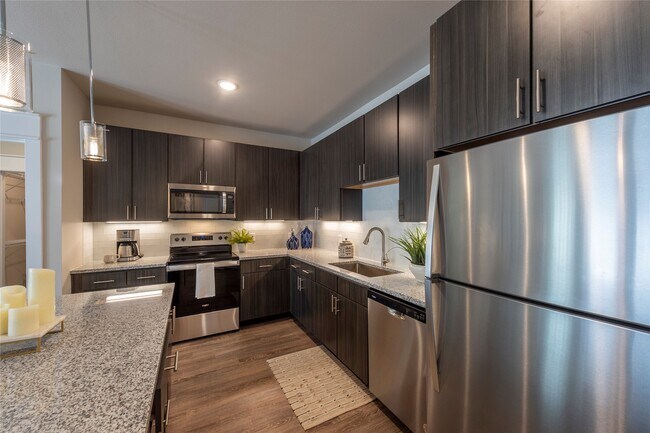 Foto del edificio - 15915 Kingfield Dr