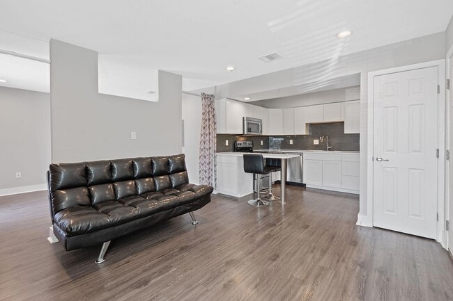 Building Photo - 935 La Posada Dr