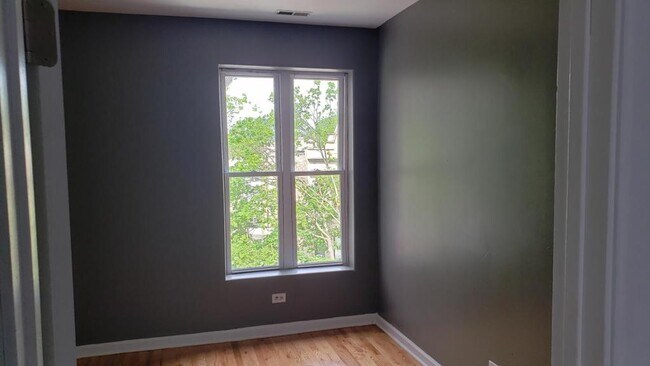 Building Photo - 6037 S Rhodes Ave Unit 3 Chicago, IL 60637