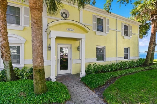 Building Photo - 5280 Coquina Key Dr SE