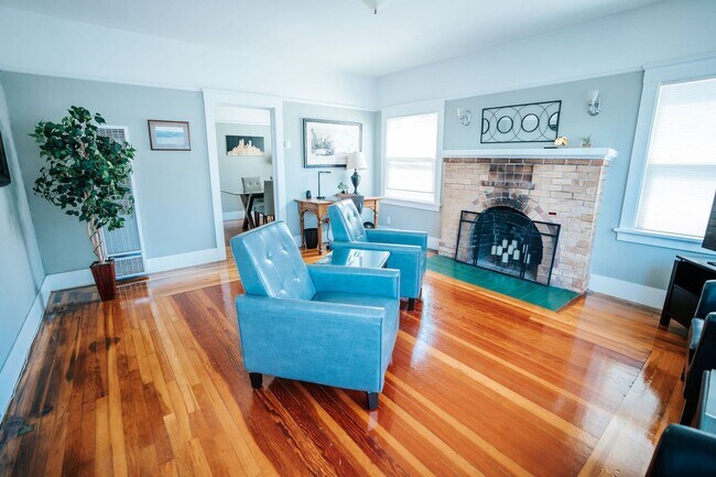 Building Photo - 1219 H St