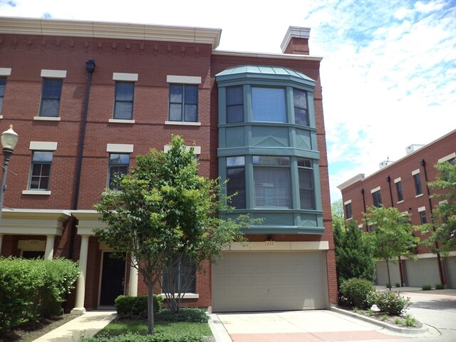 Primary Photo - 151 River Walk Ct