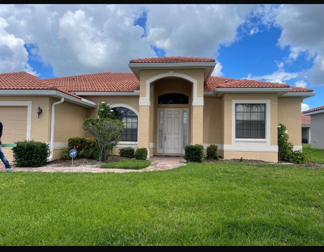 Foto del edificio - 448 Cinnamon Dr