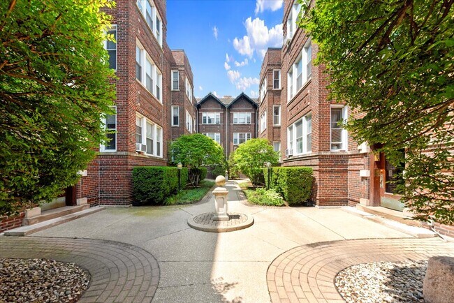 Foto del edificio - 4862 N Ashland Ave