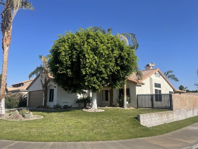 Foto del edificio - 3-Bedroom Home, Large Back La Quinta, Long-term (1 Year) Rental