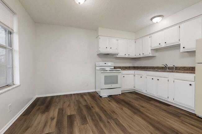 Foto del edificio - 9308 Aylesbury Dr