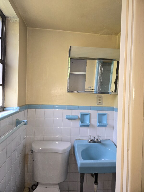 Foto del edificio - 1600 Crest Hill Ave