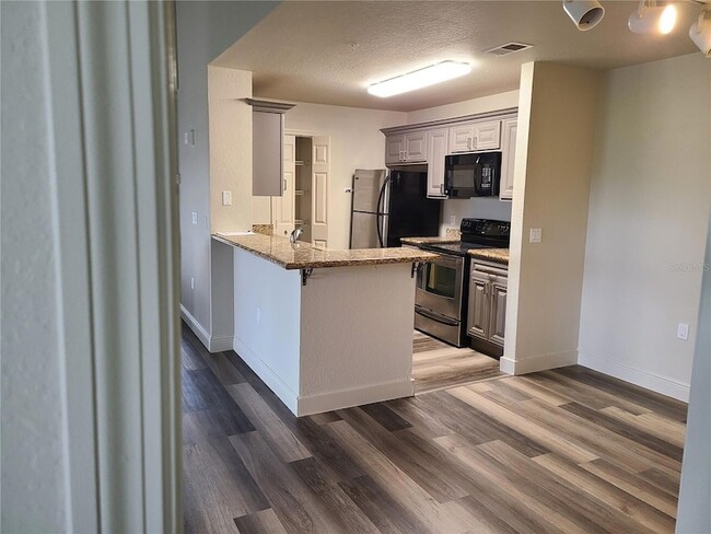 Building Photo - 8911 Manor Loop