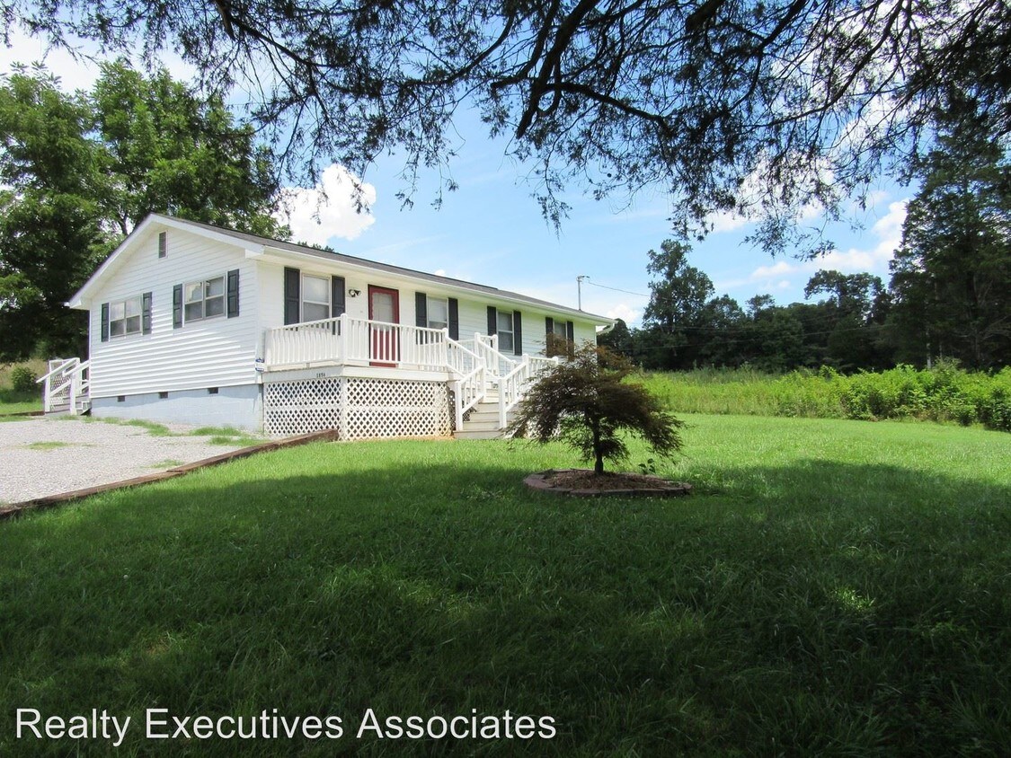 Foto principal - 3 br, 1 bath House - 1856 Mentor Road