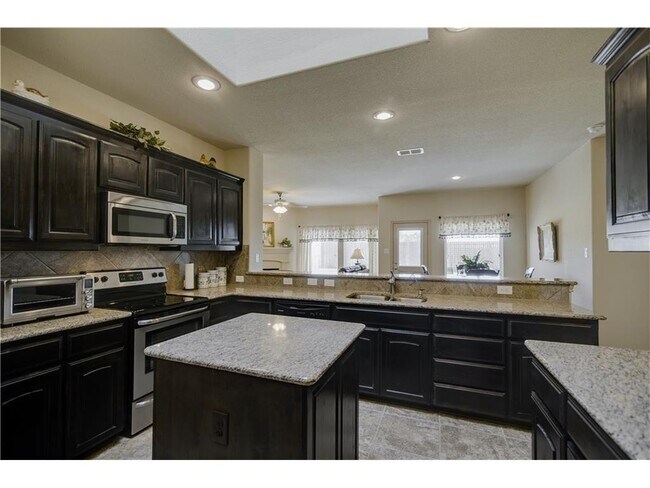 Building Photo - 3329 Tamarack Ln