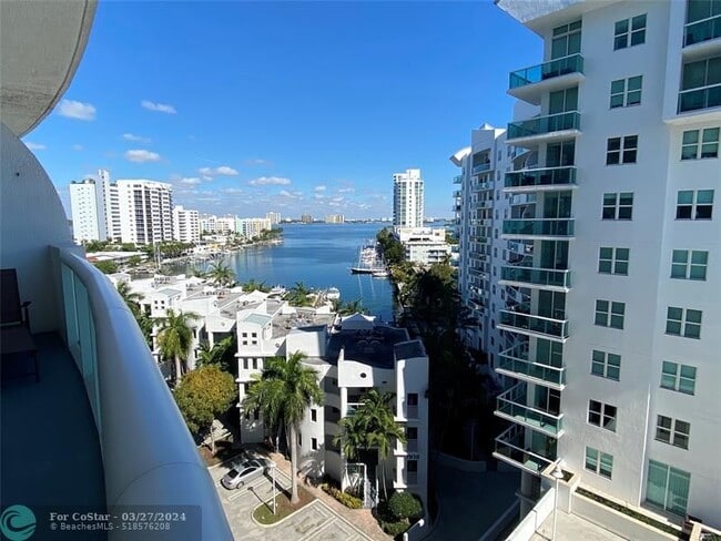 Building Photo - 7900 Harbor Island Dr