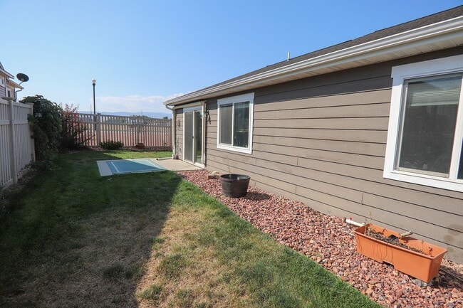 Building Photo - Newer patio home
