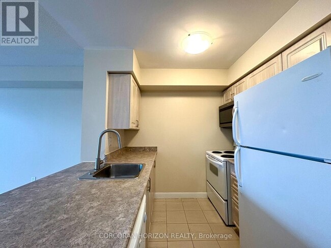 Building Photo - 4978 Yonge St