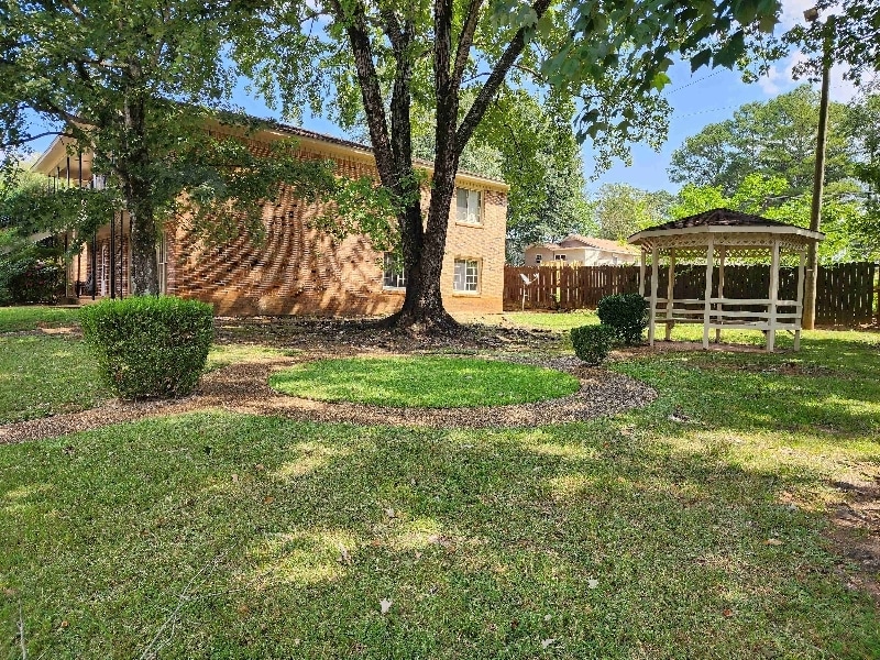 Primary Photo - 3501 Loop Rd