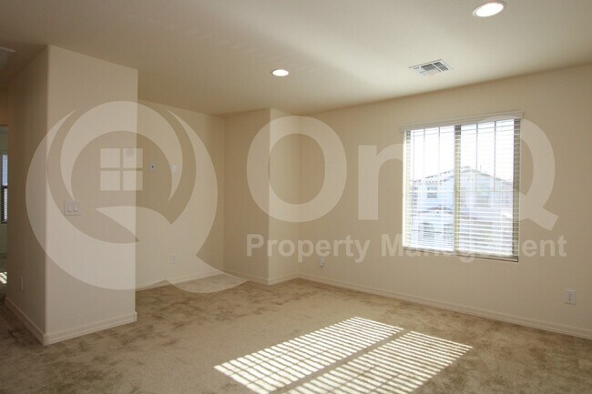 Foto del edificio - 5842 W Encinas Ln