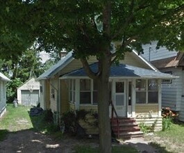 Building Photo - 527 Florence St