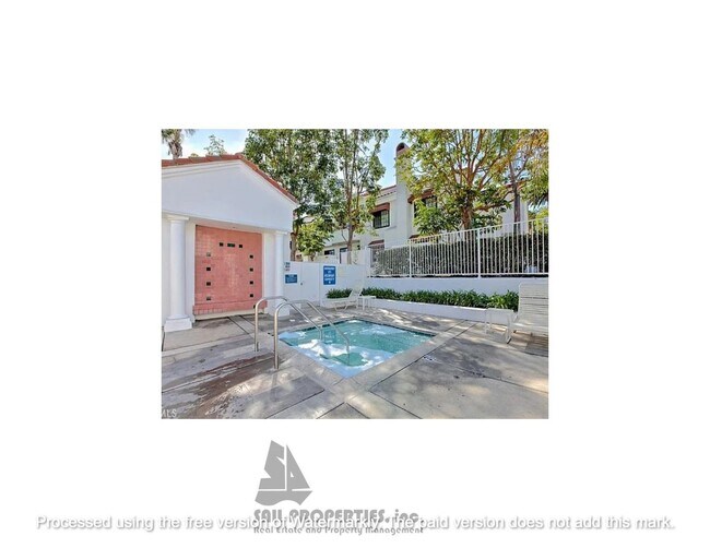 Foto del edificio - Welcome to this charming 2-bedroom, 1-bathroom home located in the heart of Huntington Beach.
