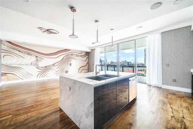 Foto del edificio - 3250 NE 188th St