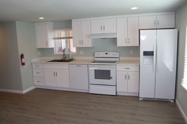 Building Photo - Newly Built 2 Bedroom in the Tropicana Are...