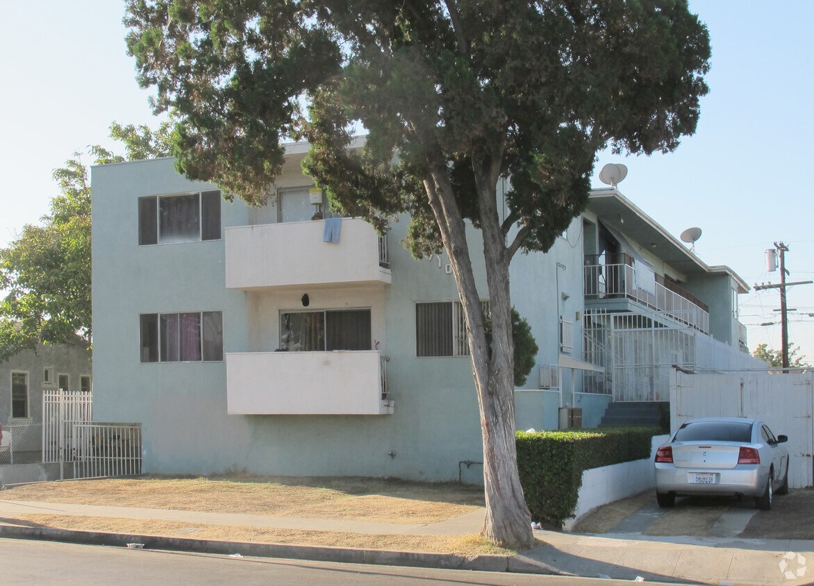 Building Photo - 710 E 50th St
