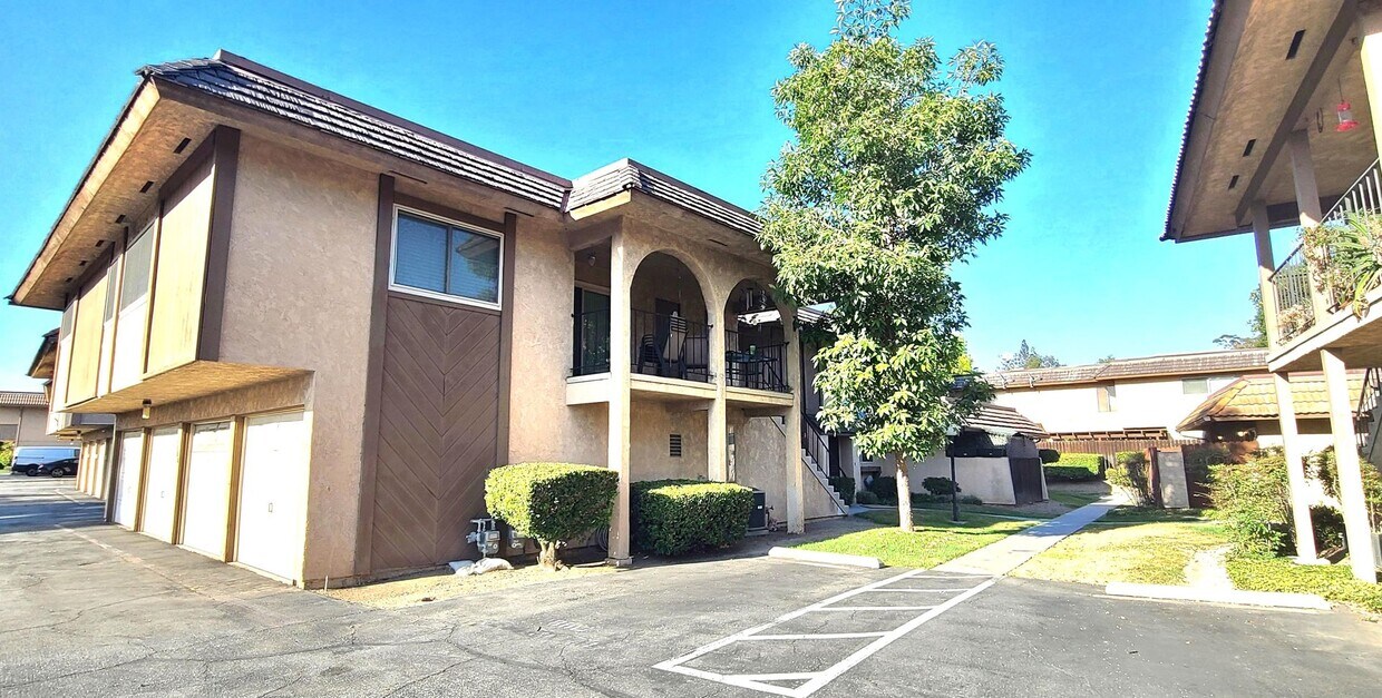 Primary Photo - 2 Bedrooms + 1.5 Bath + 1 car Garage - Ava...