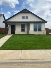 Building Photo - 716 The Cottages