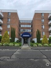 Building Photo - 50 Birdseye St