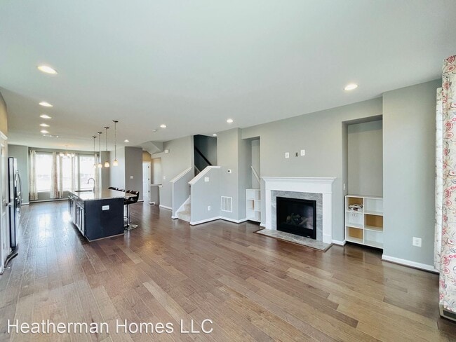 Building Photo - 3 br, 3.5 bath House - 419 Foxglove Way Un...