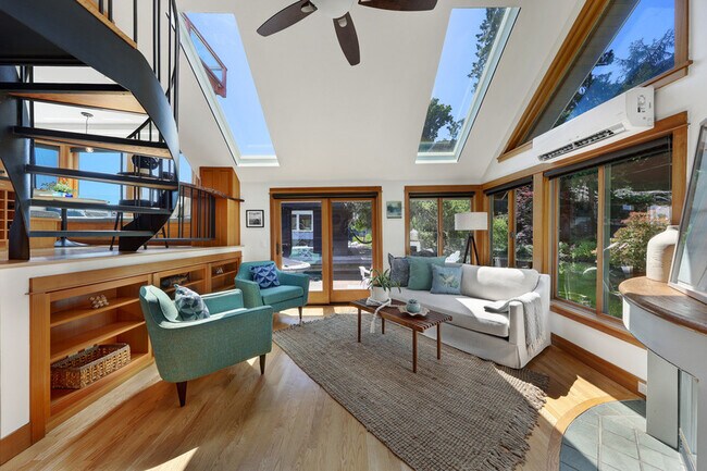 Foto del edificio - 3110 Portage Bay Pl E