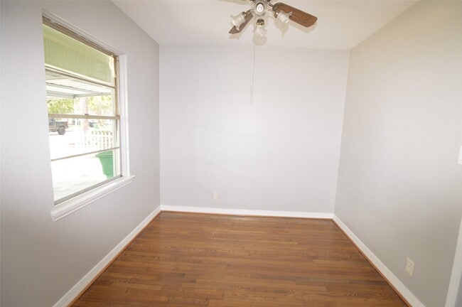 Foto del edificio - 1403 Elton St