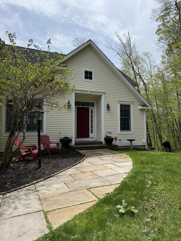 Foto principal - 29 Chestnut Hill Rd