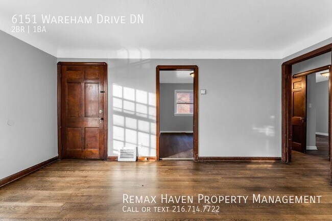 Foto del edificio - 6151 Wareham, Parma - Beautiful Brick Dupl...
