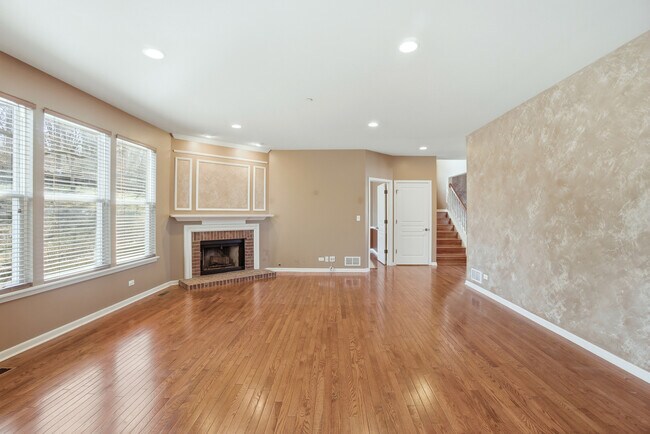 Building Photo - 715 Blue Ridge Dr