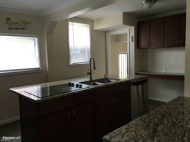 Building Photo - 3 br, 1 bath House - 19620 Riopelle St