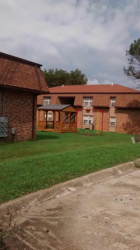 Primary Photo - 119 Briar Ln