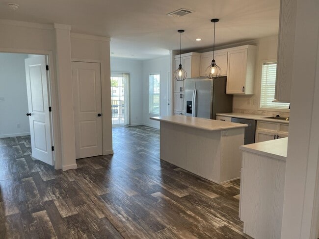 Foto del edificio - 5652 Blue Harbor Dr