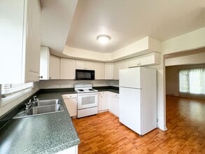 Building Photo - 5541-5547 Christopher Ct
